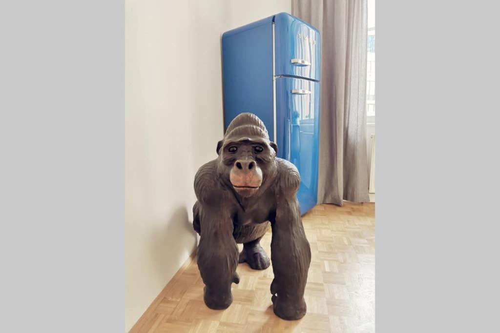 Gorilla - Central Station 100 Meters Away Viyana Dış mekan fotoğraf